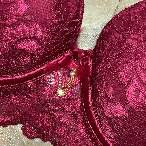 ⚠️ Daisy Fuentes intimates lace back bra - Picture 8 of 8